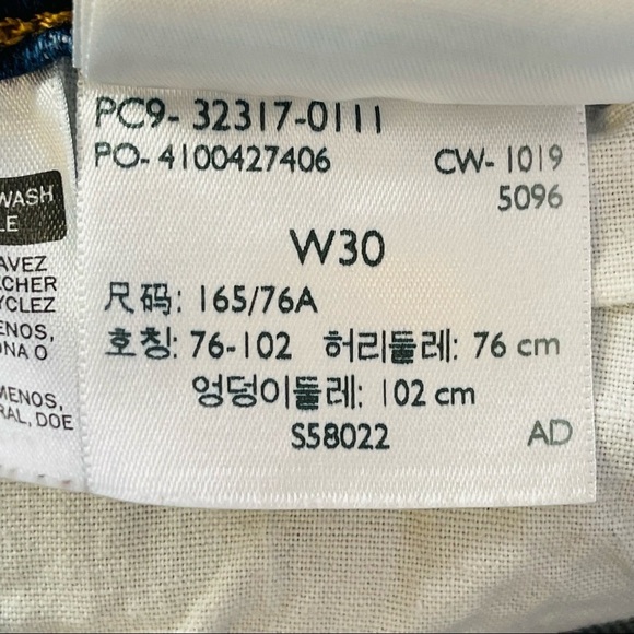 Levi's 501 original fit frayed cut off shorts high rise women's size 30 - Picture 8 of 12